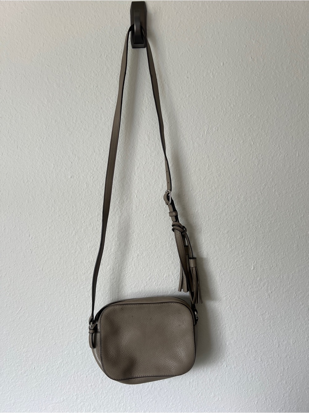Tory Burch Taupe Pebbled Leather Camera Crossbody - Picture 7 of 9